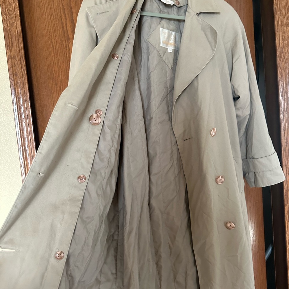 Classic Tan Trench Coat - Picture 4 of 14